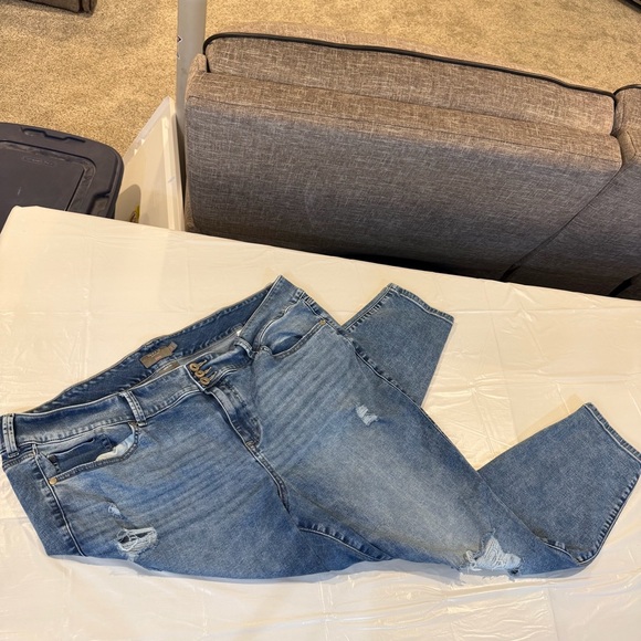 Torrid Feel The Fit Distressed Skinny Jeans Light Wash 24R Plus - Picture 6 of 10